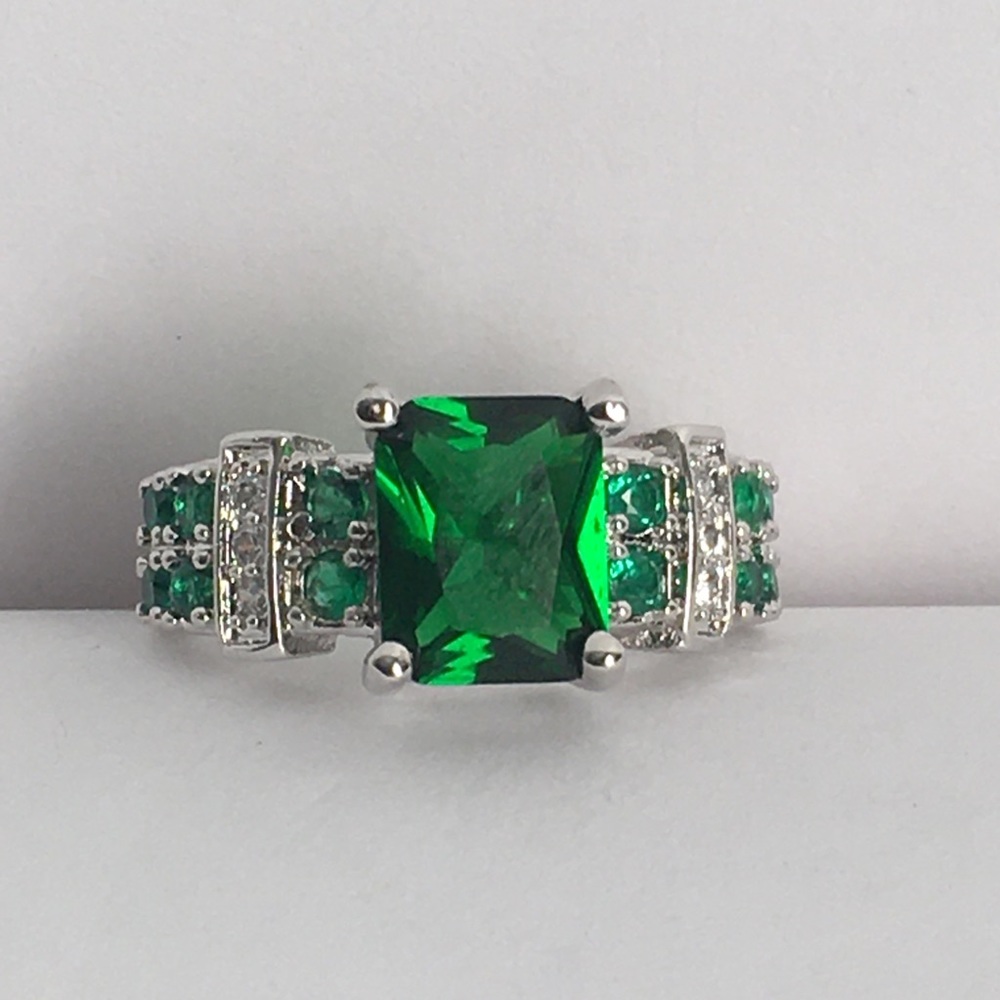 NEW WOMENS RING SIZE 9 - Picture 12 of 13